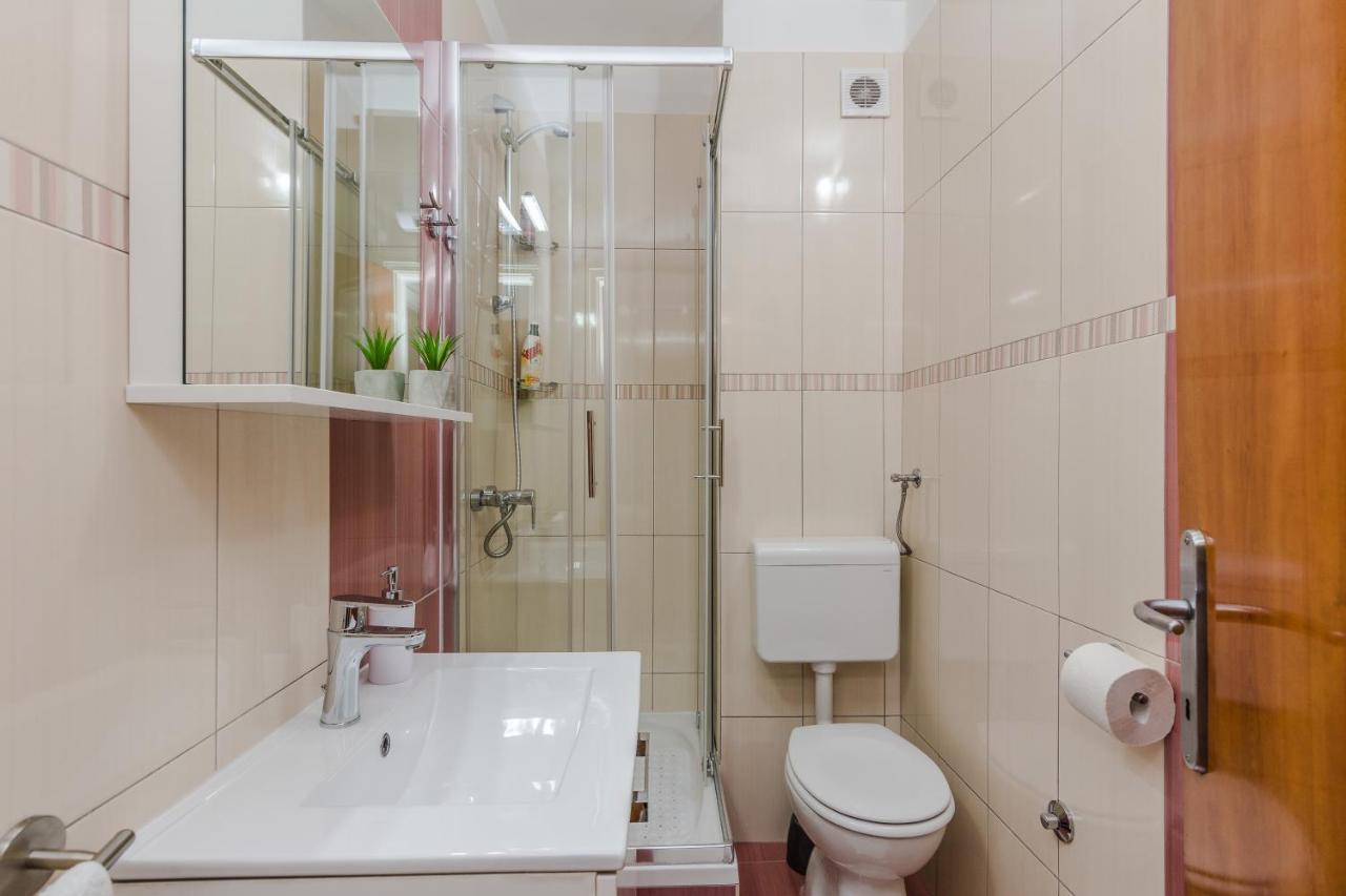 Neva Room With Private Bathroom Zára Kültér fotó