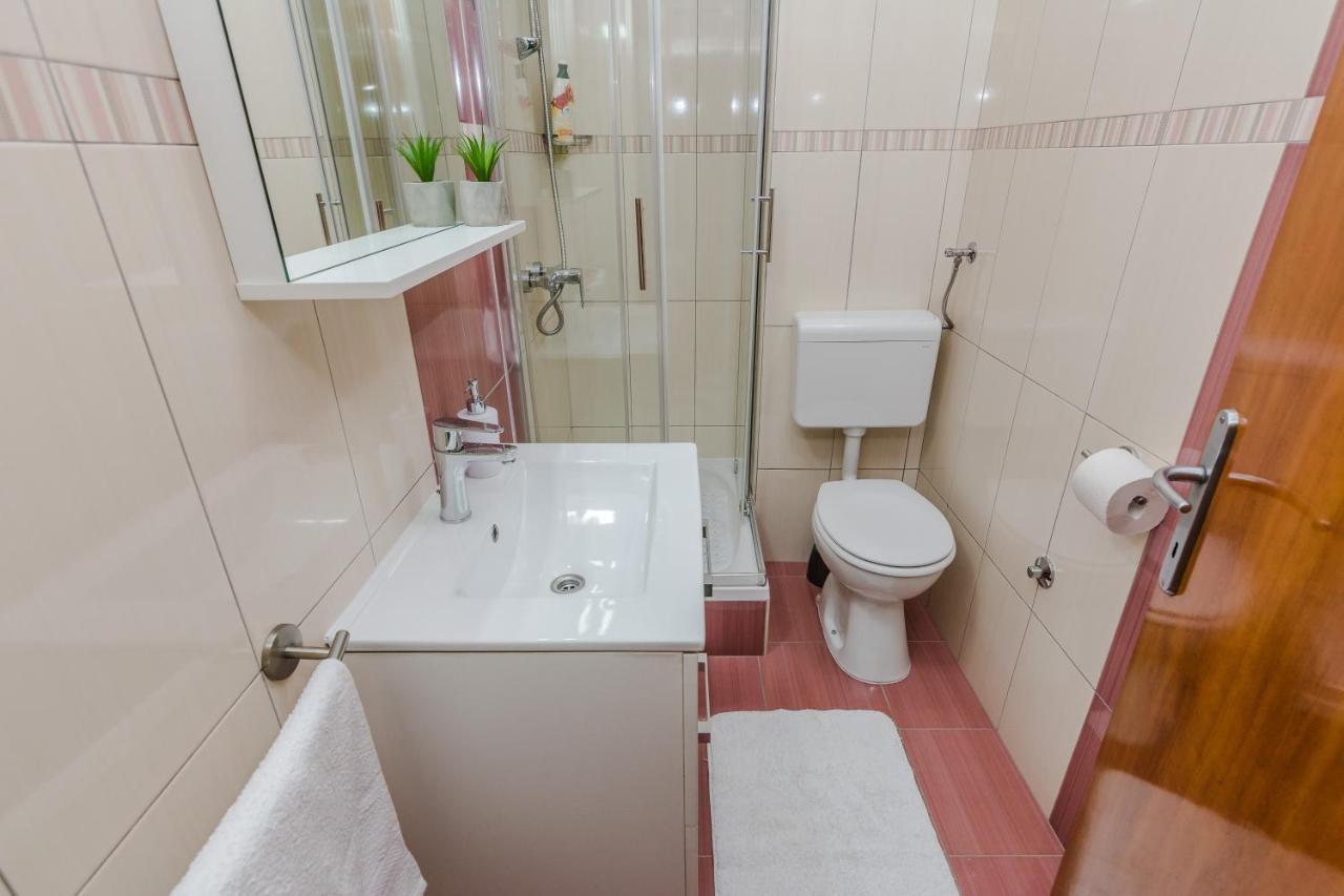Neva Room With Private Bathroom Zára Kültér fotó